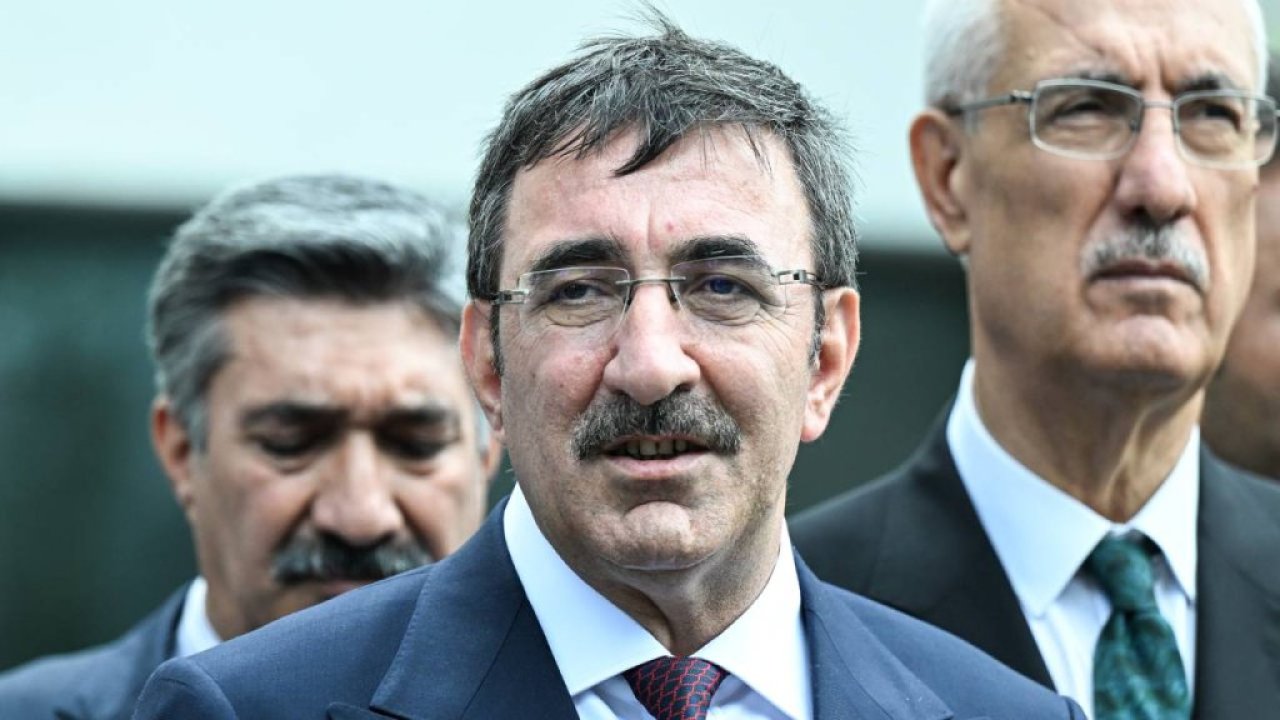 Cumhurbaşkanı Yardımcısı Cevdet Yılmaz'dan asgari ücret açıklaması: Üç kesimin uzlaşmasını temenni ediyoruz