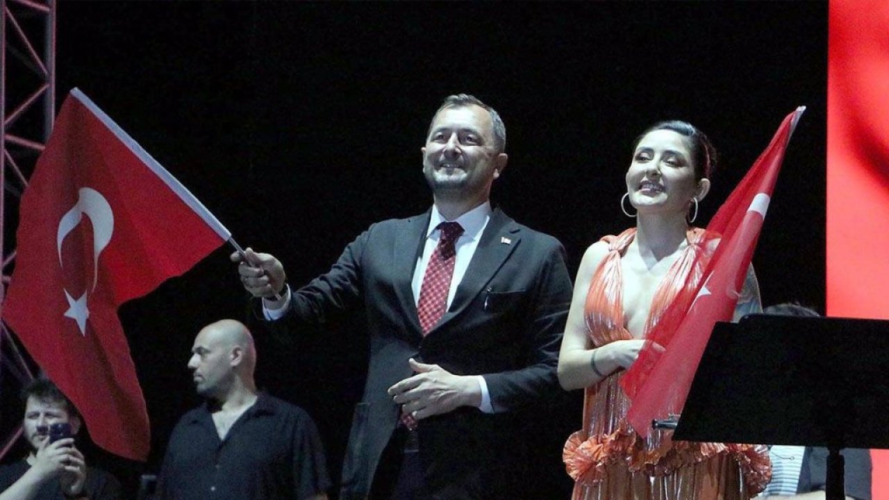 AKP'li başkan Cüneyt Yüksel'den, Melek Mosso konseriyle ilgili açıklama: Kırdığım teşkilat mensuplarımız varsa