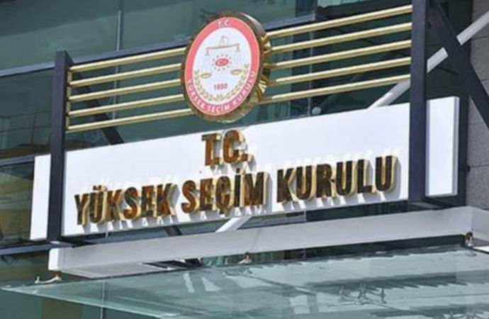 Parçalanma devam ediyor... AKP'li eski siyasetçi 2020'nin ilk partisini kurdu