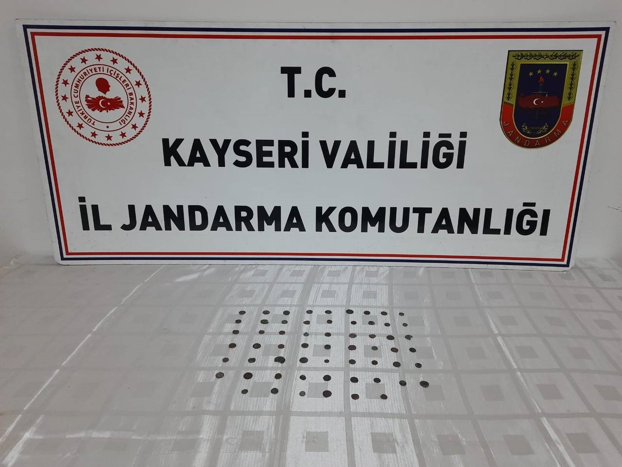 Define avcısı yakalandı: Kaçak kazıdan elde ettiği 60 sikkeyi satmak istedi