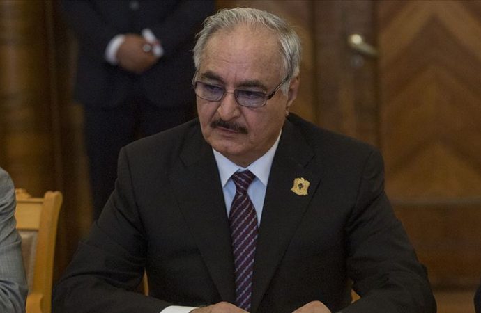Hafter, Trablus ve çevresine girecek sivil uçakları düşürmekle tehdit etti!