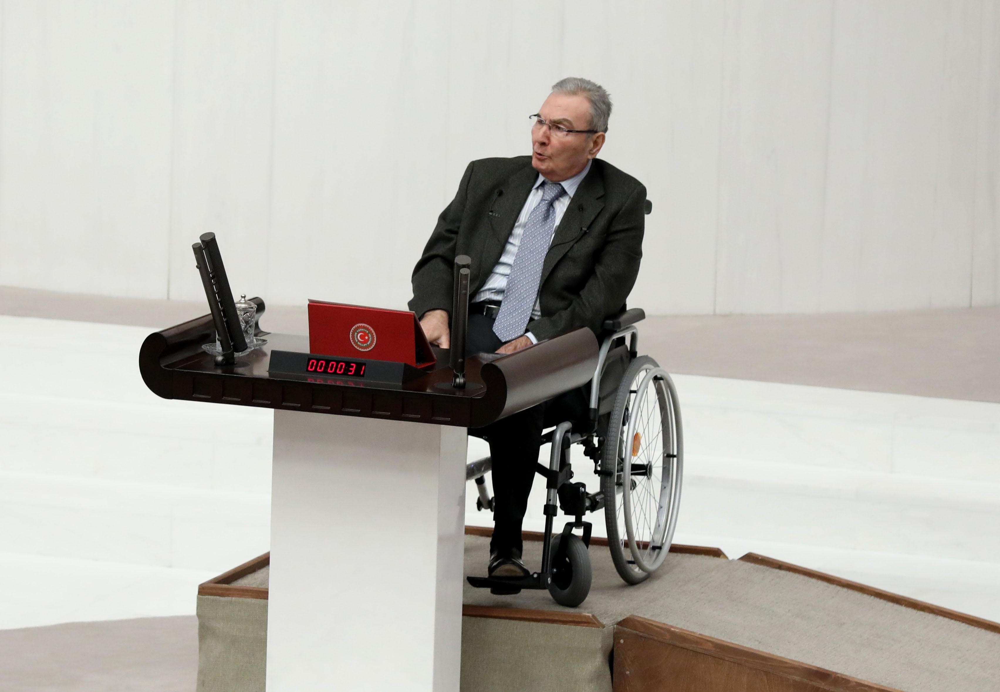 Başvuru yapıldı: Deniz Baykal'ın milletvekilliği düşüyor mu?