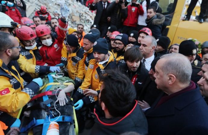 27 kara taşıtı ve 1 helikopterle seyahat ediyor... Erdoğan’ın deprem ziyaretinde yalnızca yakıt maliyeti 41 bi