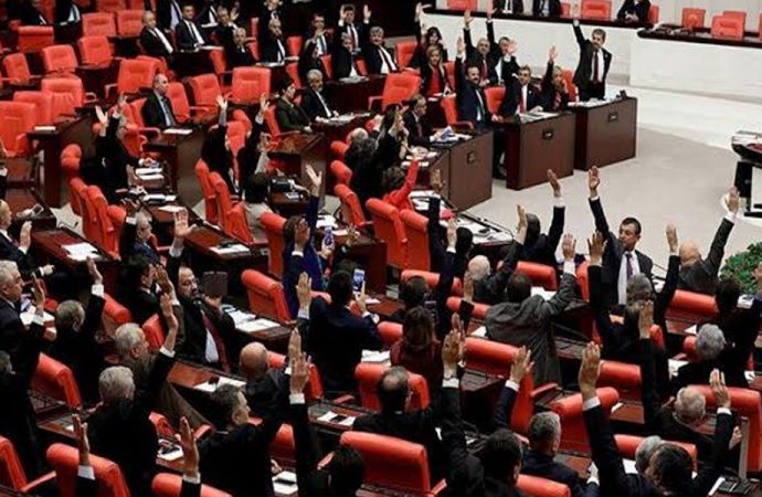 AKP ve MHP depremin araştırılmasını reddetti!