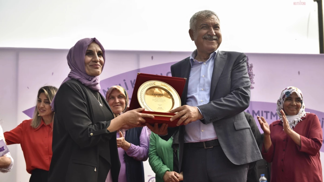 Adana Büyükşehir Belediye Başkanı Zeydan Karalar, Saimbeyli ve Feke ilçelerinde açılışlar yaptı