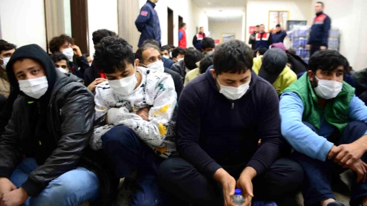 Kocaeli ve Çevre İllerde Yakalanan 32 Düzensiz Göçmen Sınır Dışı Edildi