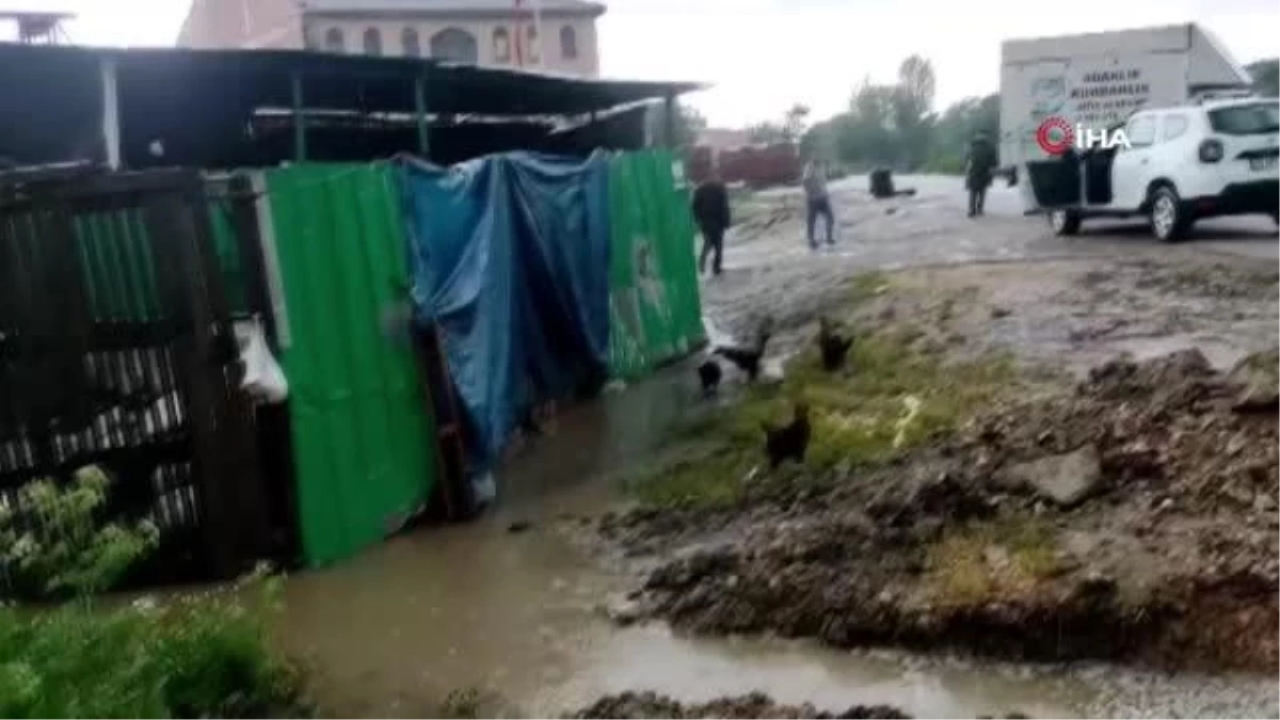İnegöl'de sel suları 200 küçükbaş hayvanı kurtarma operasyonu düzenlendi