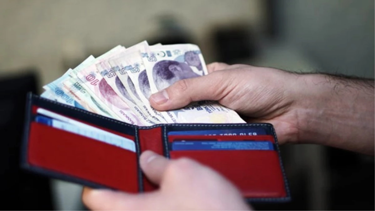 Kur yükseldi, 500 dolar vaadi rafa kalktı! İşte asgari ücret zammında masadaki son rakam