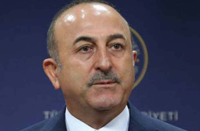 Bakan Çavuşoğlu’ndan Türk Bayrağı’nı yırtan Yunan vekile tepki