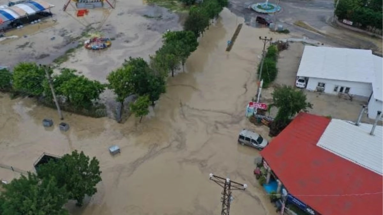 Keşan'da Yaşanan Sel Felaketinin Ardından Temizlik Çalışmaları Başladı