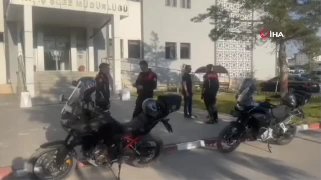 Van'da YKS'ye yetişmeye çalışan 22 öğrenciye polis yardımcı oldu