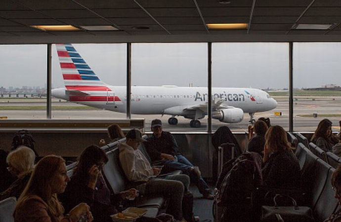 Pilot ‘kötü koktukları’ gerekçesiyle uçaktan indirmişti, hava yolu şirketine dava açtılar