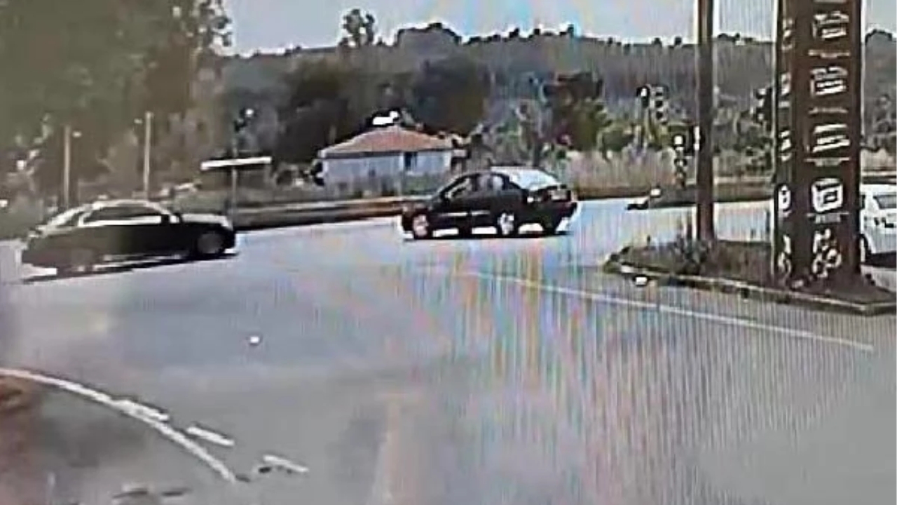 Karasu'da Kavşakta Kaza: 5 Yaralı