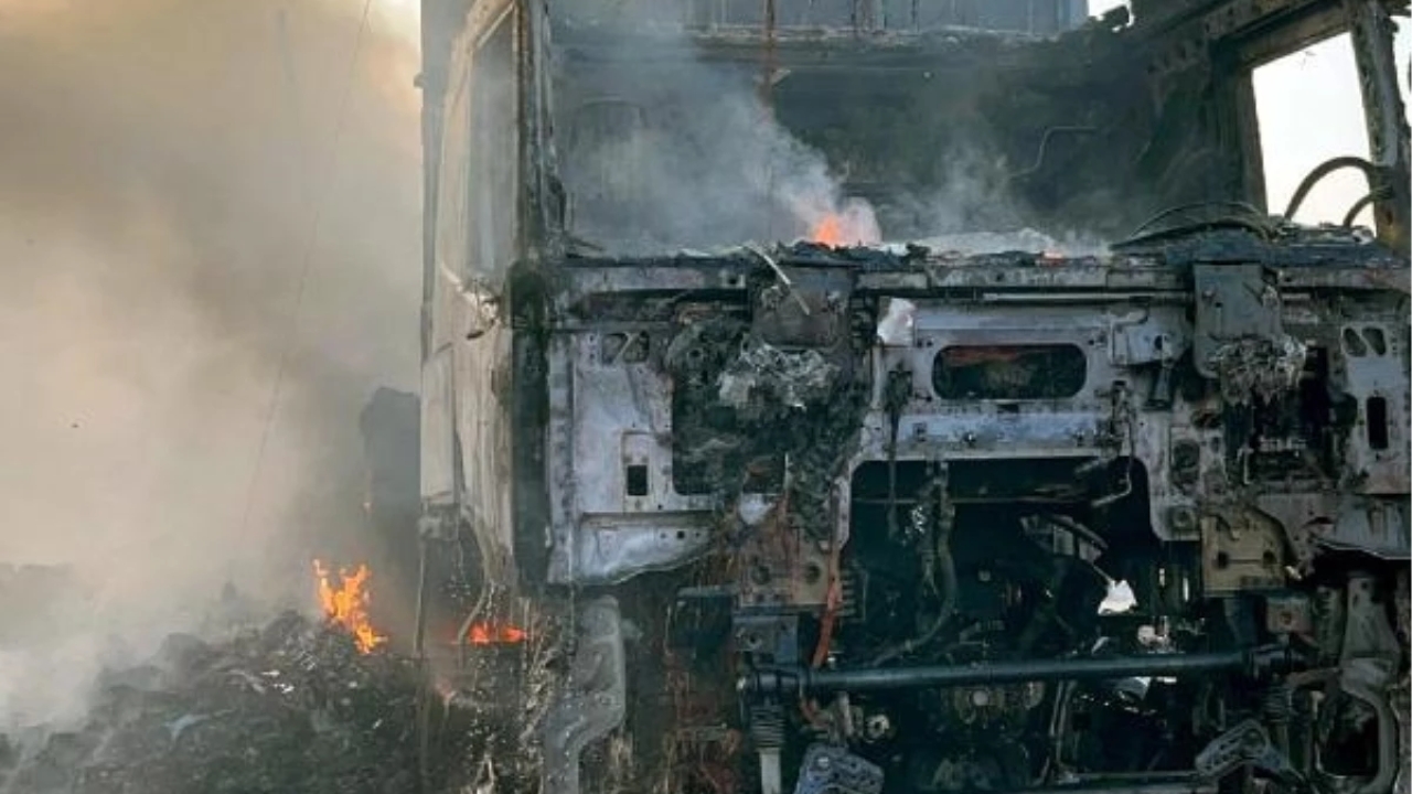 Gebze'de TIR yangını: Ulaşım tek şeritten sağlandı