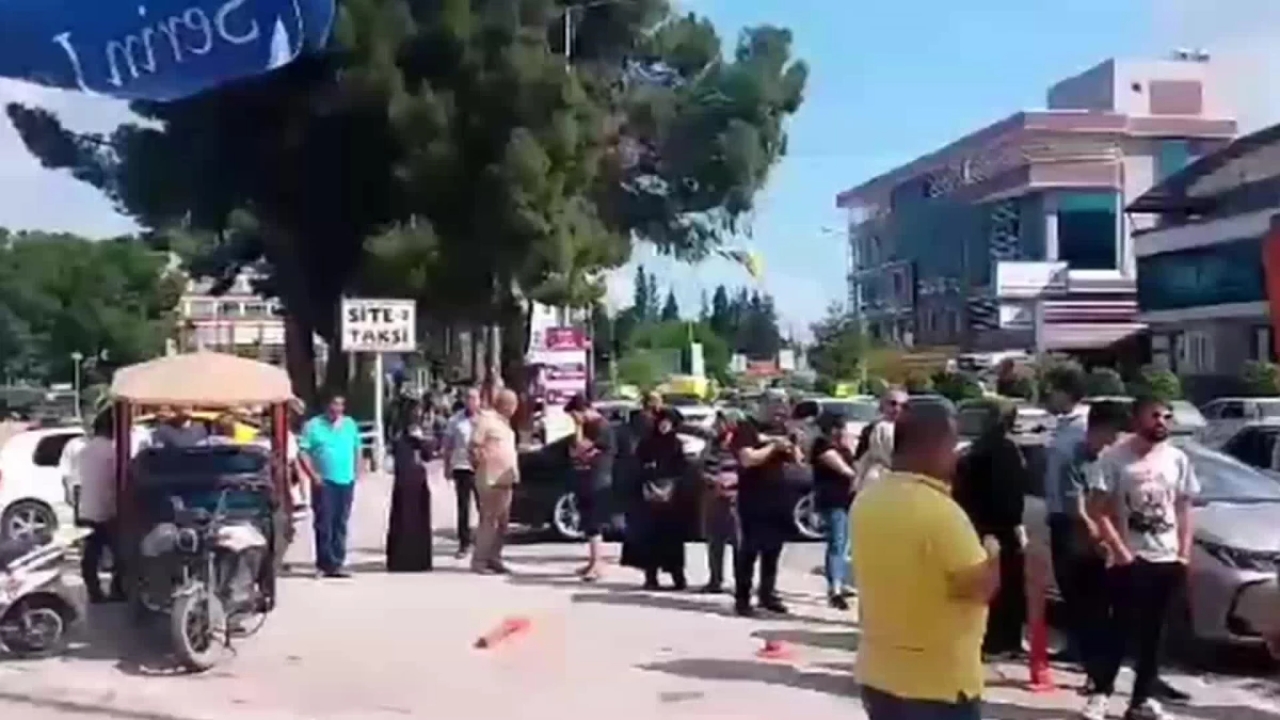Osmaniye'de sandık görevlileri seçim ücreti için banka önünde uzun kuyruklar oluşturdu