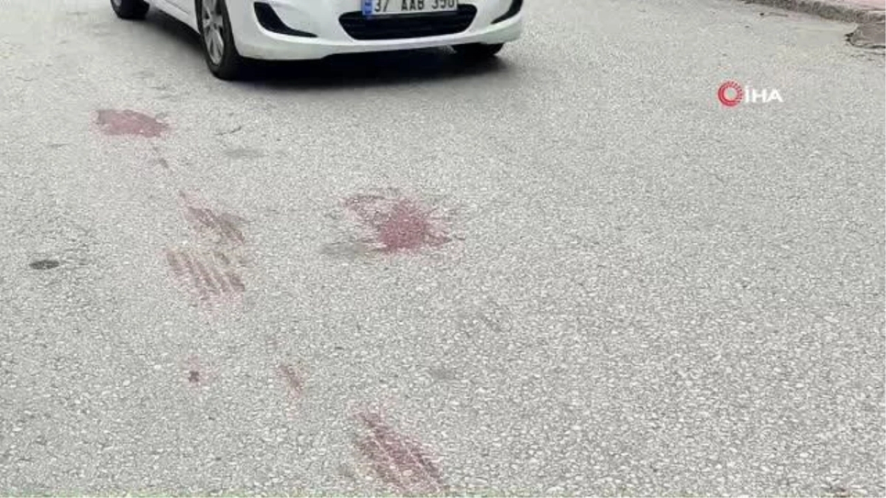 Motosiklet, yolun karşısına geçmek isteyen doktora çarptı: 3 yaralı