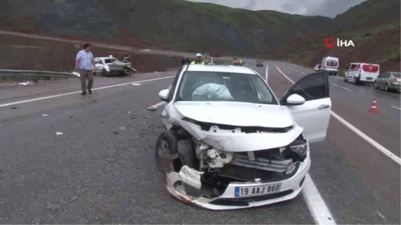Erzincan'da Yağmurlu Hava Trafik Kazasına Neden Oldu: 2 Yaralı