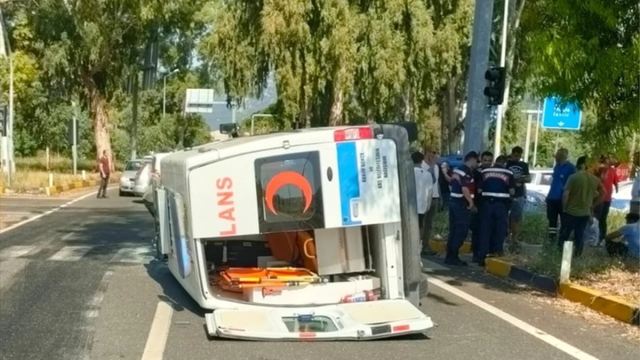 Muğla'da Ambulans Kaza Yaptı