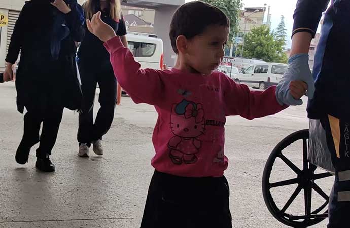 Toz deterjanı şeker zannedip yiyen dört yaşındaki çocuk hastanelik oldu