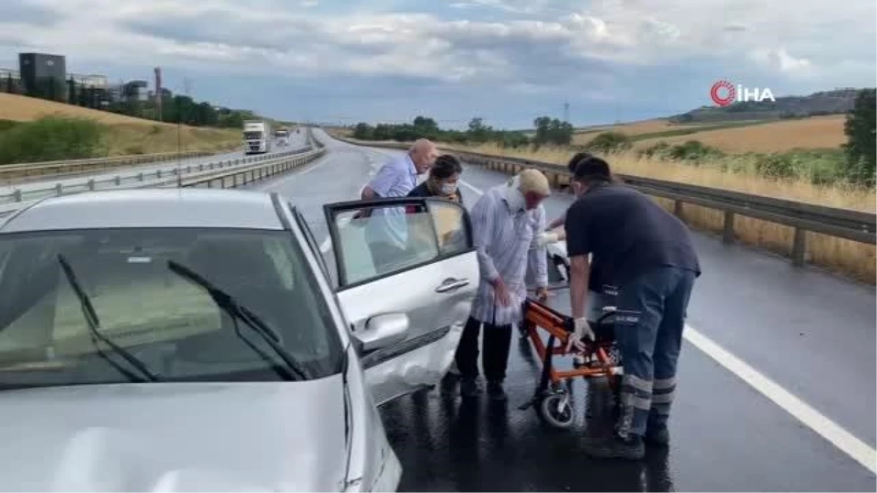 Tekirdağ Çorlu'da Kontrolden Çıkan Araç Bariyerlere Çarptı: 2 Yaralı