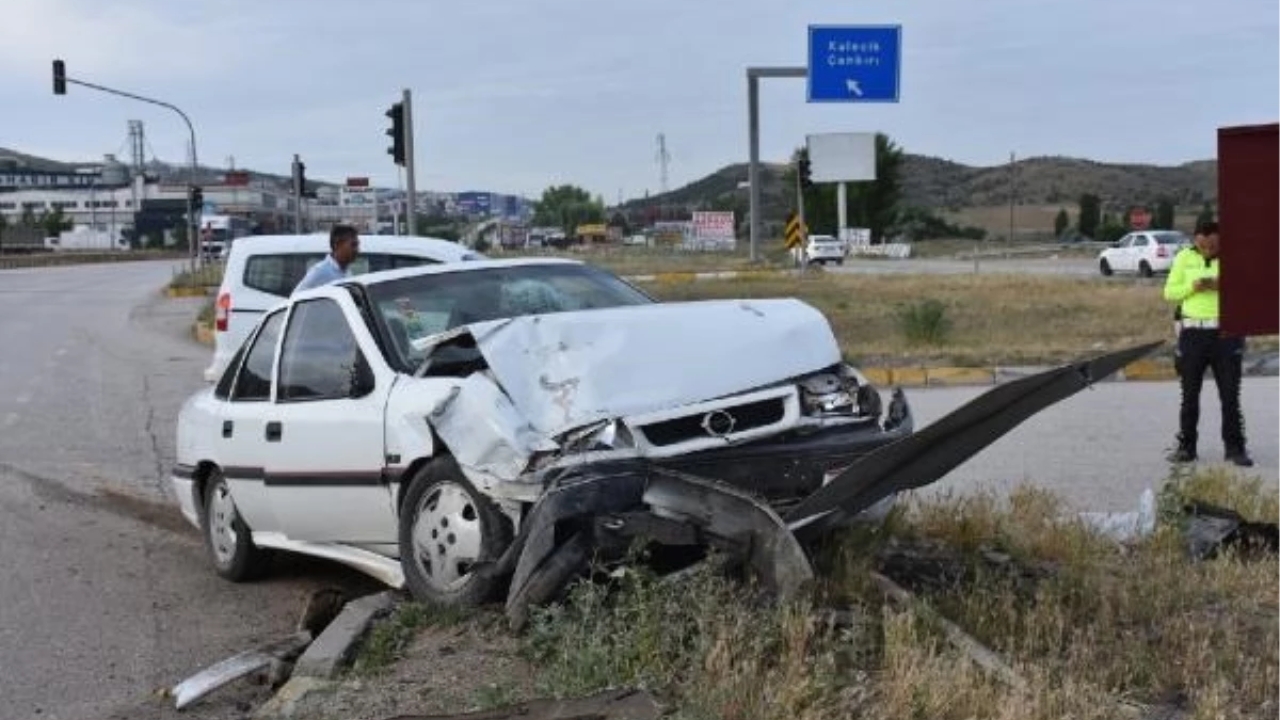 Kırıkkale'de cip ve otomobil çarpıştı: 4 yaralı