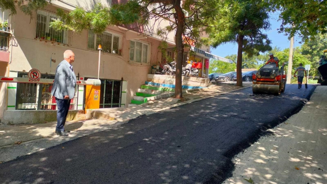 Karabağlar Belediye Başkanı Selvitopu, asfalt çalışmalarını yerinde denetledi
