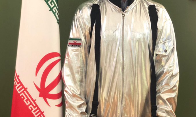 İran’ın astronot kostümü sosyal medyanın gündemine bomba gibi düştü!