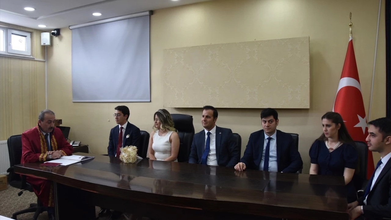 Başkan Şahin, Hakim Sertaç Yıldırım ile nişanlısının nikahını kıydı