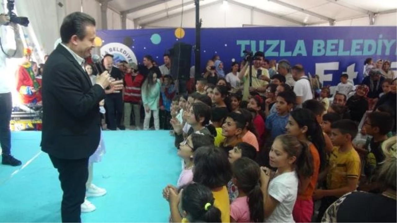 Tuzla Belediye Başkanı Şadi Yazıcı, Depremzedelerle Bayramlaştı