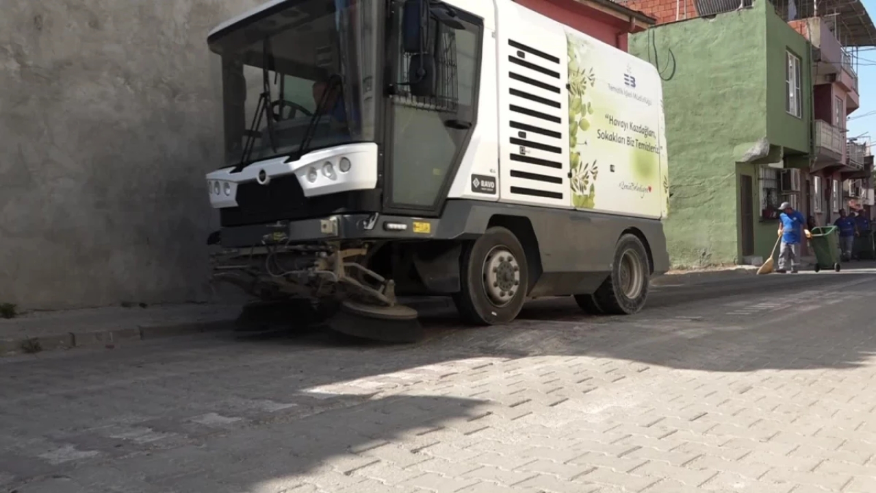 Edremit Belediyesi, Hekimzade ve Darsofa Mahallelerinde Temizlik Çalışması Başlattı