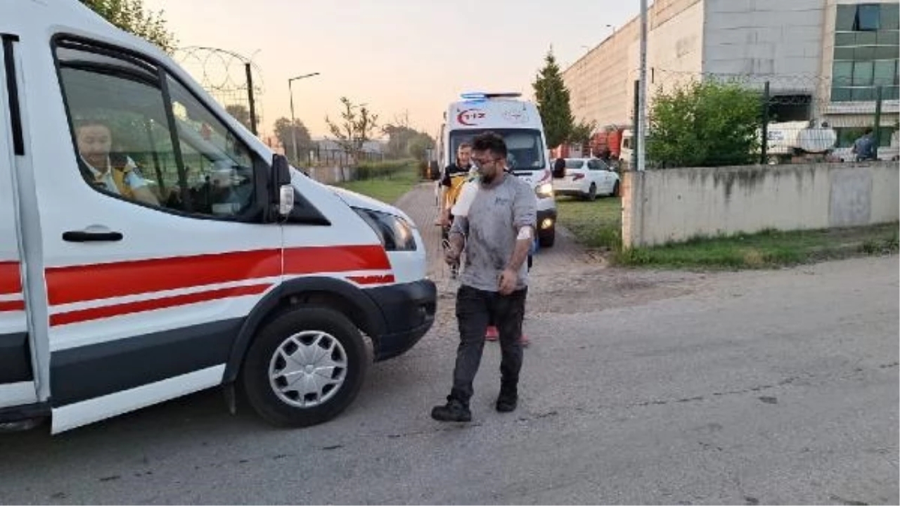 Kartepe'deki Geri Dönüşüm Tesisi Yangınında 3 İşçi Dumandan Etkilendi