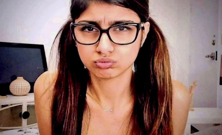 Mia Khalifa, geçmiş günlerinden esintiler sunmaya devam ediyor