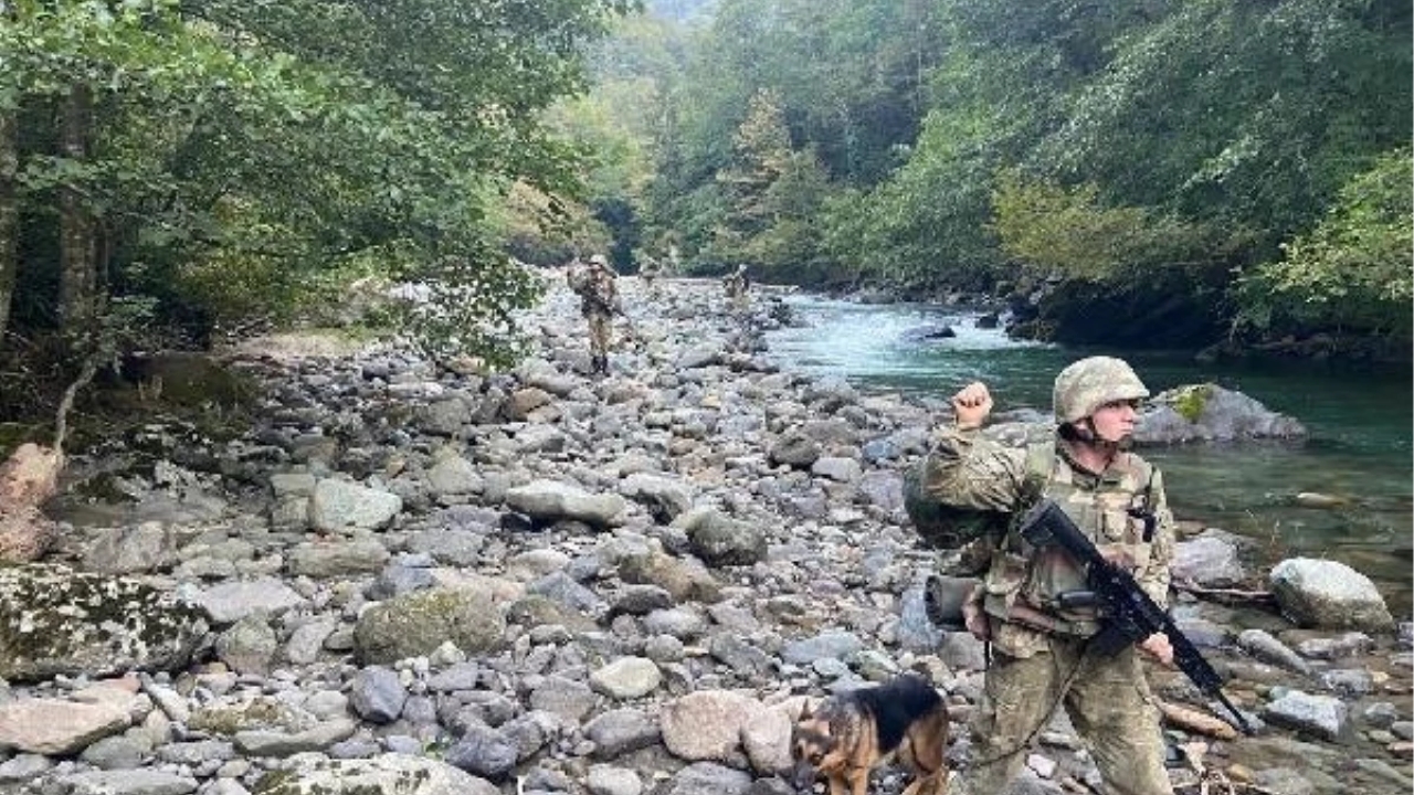 Yunanistan'dan gelen 37 FETÖ mensubu yakalandı