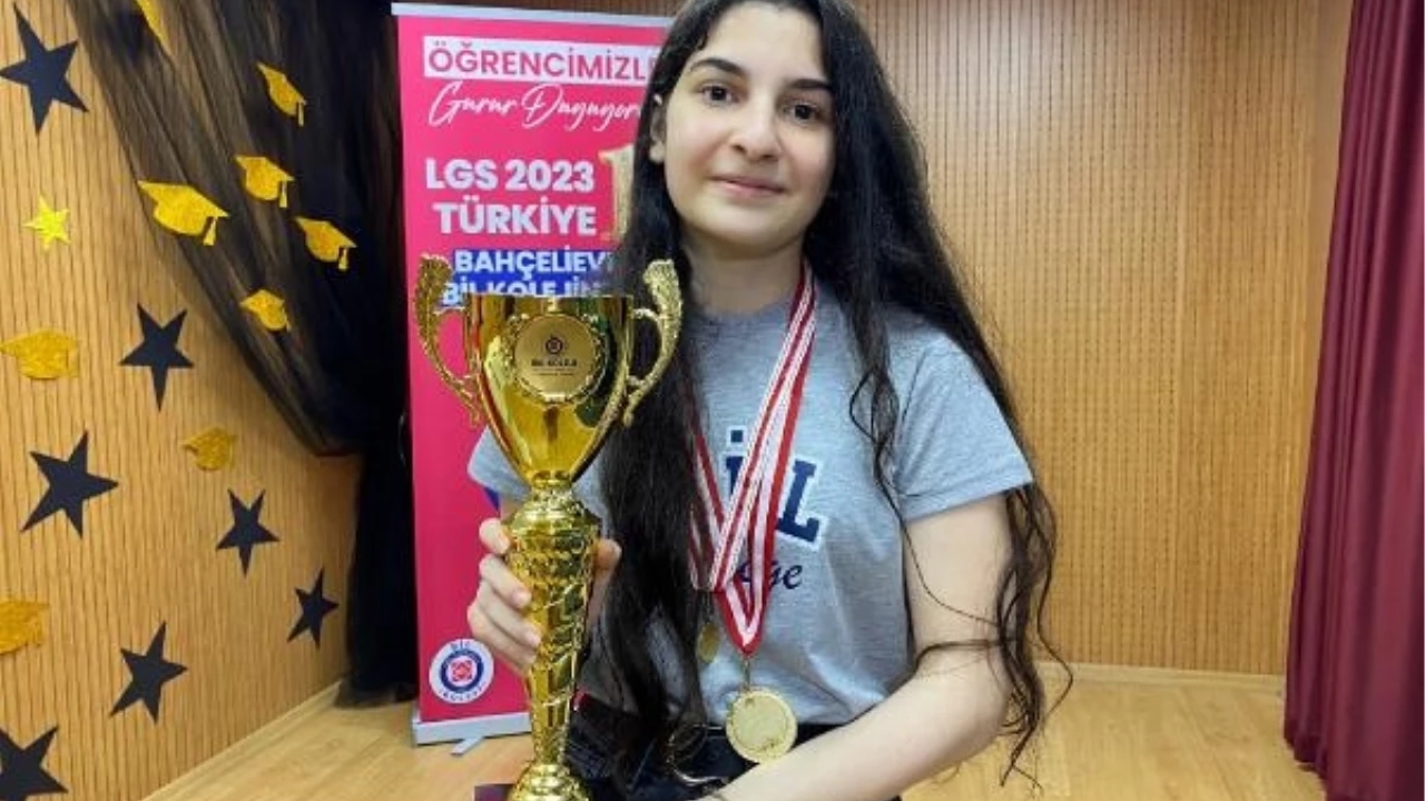 LGS birincisi Meryem, moda tasarımcısı olmak istiyor