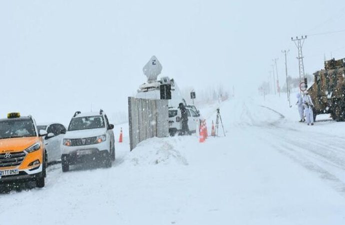 Van'da arama kurtarma çalışmaları yarına bırakıldı
