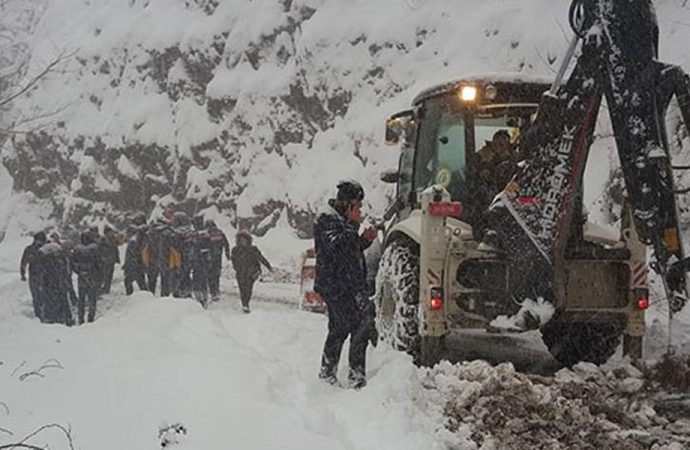 Yol açma çalışmalarında korkunç kaza…