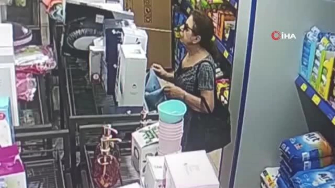 Marketteki Kıyafeti Çalan Kadın Güvenlik Kameralarına Yakalandı