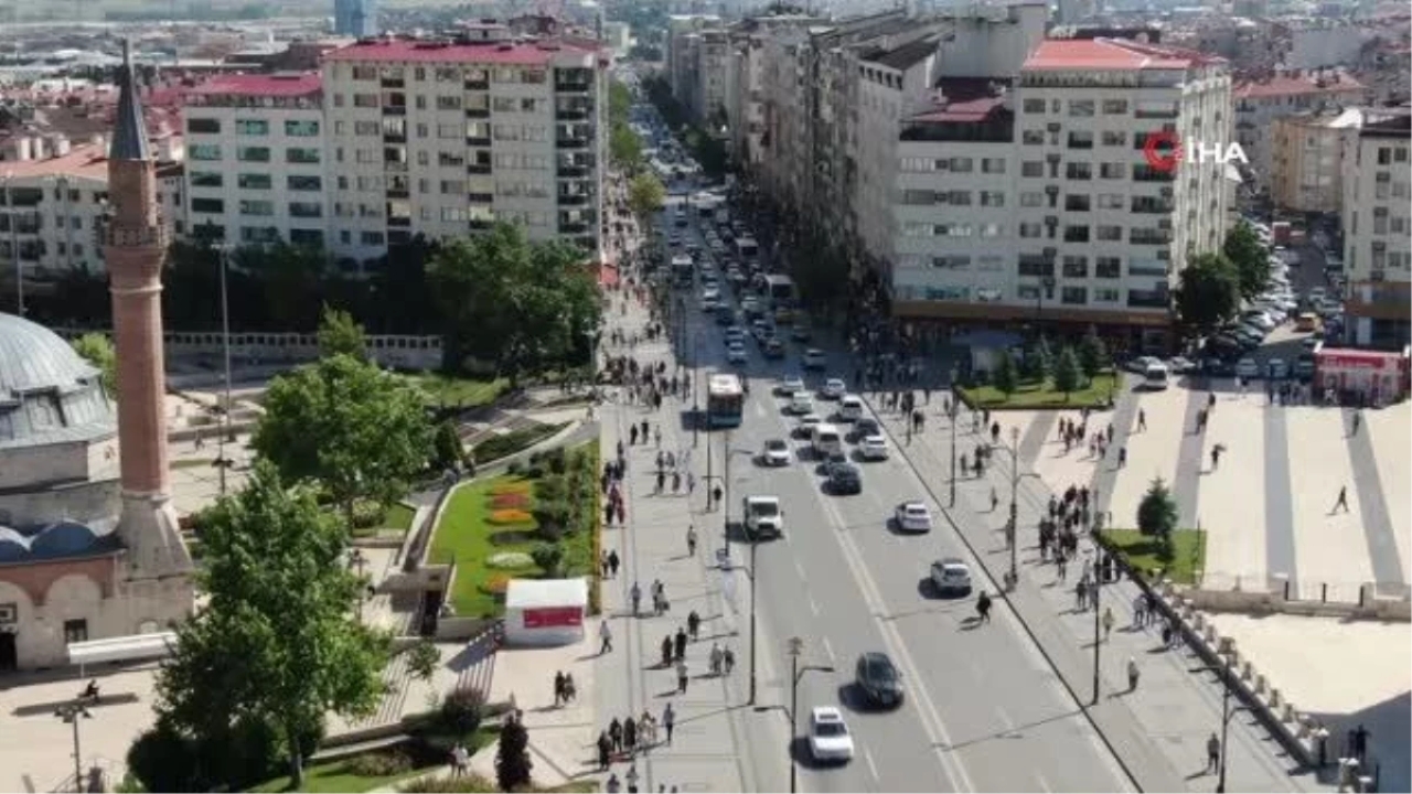 İstanbul boşaldı, Sivas doldu taştı -Sivas'ta bayram yoğunluğu yaşanıyor