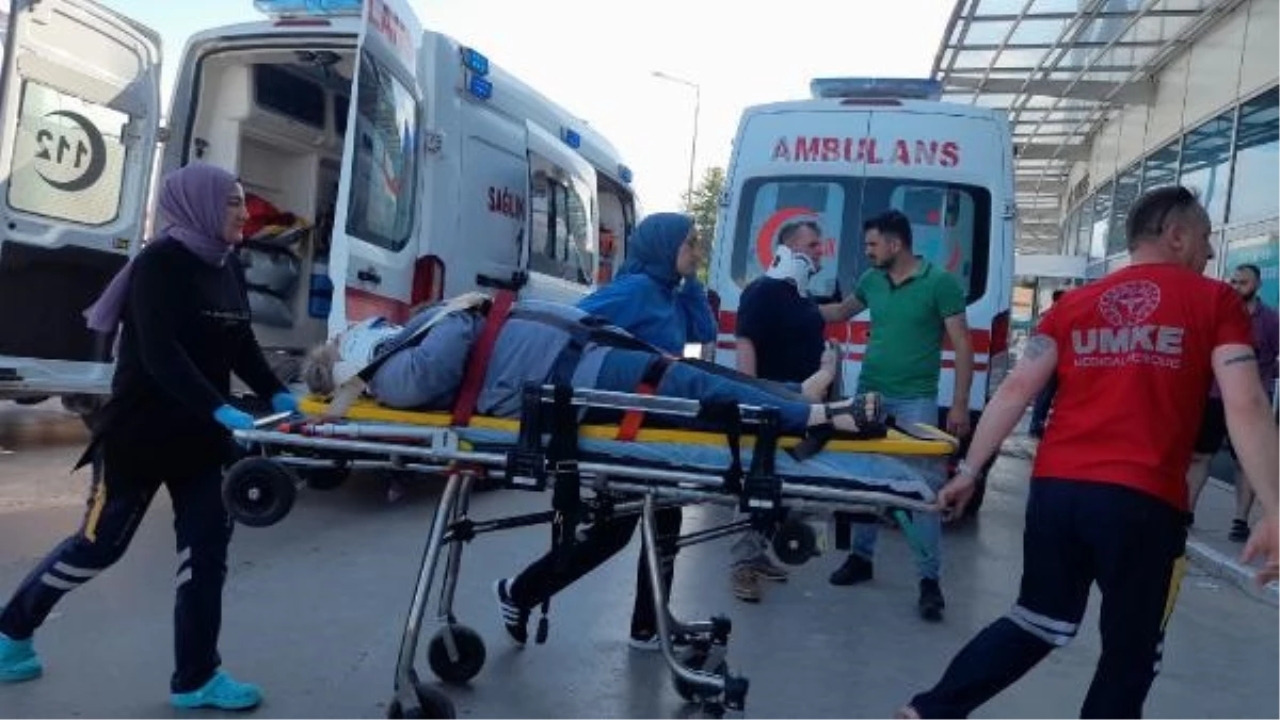 Samsun Bafra'da Otomobillerin Çarpışması Sonucu 1 Bebek ve 5 Kişi Yaralandı