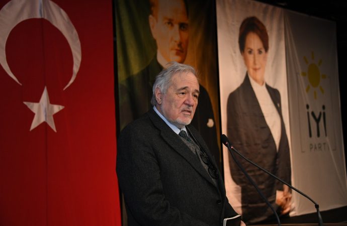 İlber Ortaylı: Parlamenter demokrasi bugün için çok akıllıca görünüyor