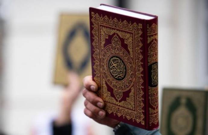 İsveç’te provokasyon! Camii önünde Kur’an yakıldı, Ankara’dan tepki yağdı