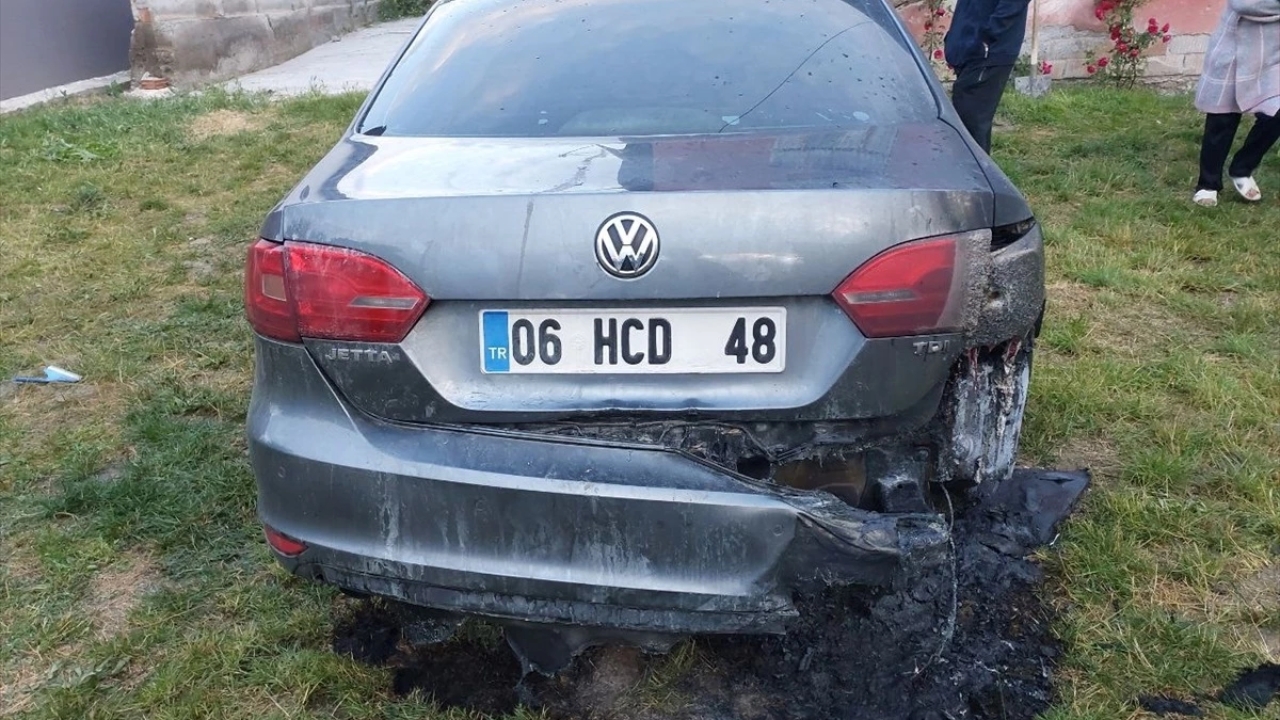 Çorum'un Alaca ilçesinde park halindeyken araç yangını