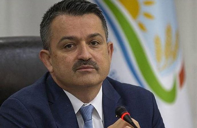 Bakan Pakdemirli, makam odasında tavukları çamaşır suyuna bastırdı!