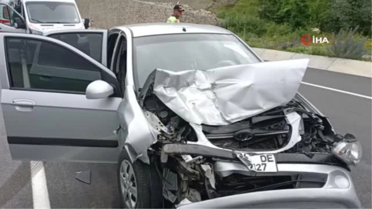 U dönüşü yapmaya çalışırken kazaya sebep oldu: 3'ü çocuk 5 yaralı