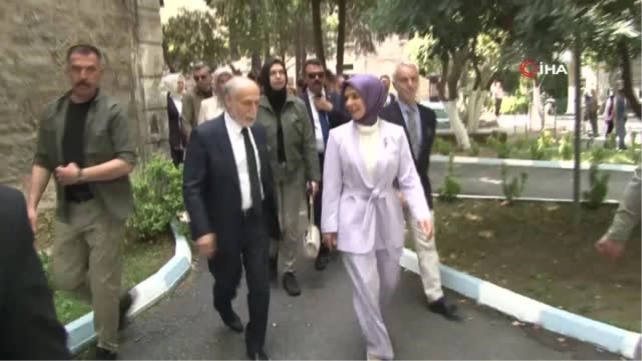 Aile ve Sosyal Politikalar Bakanı Göktaş'tan Darülaceze'ye bayram ziyareti