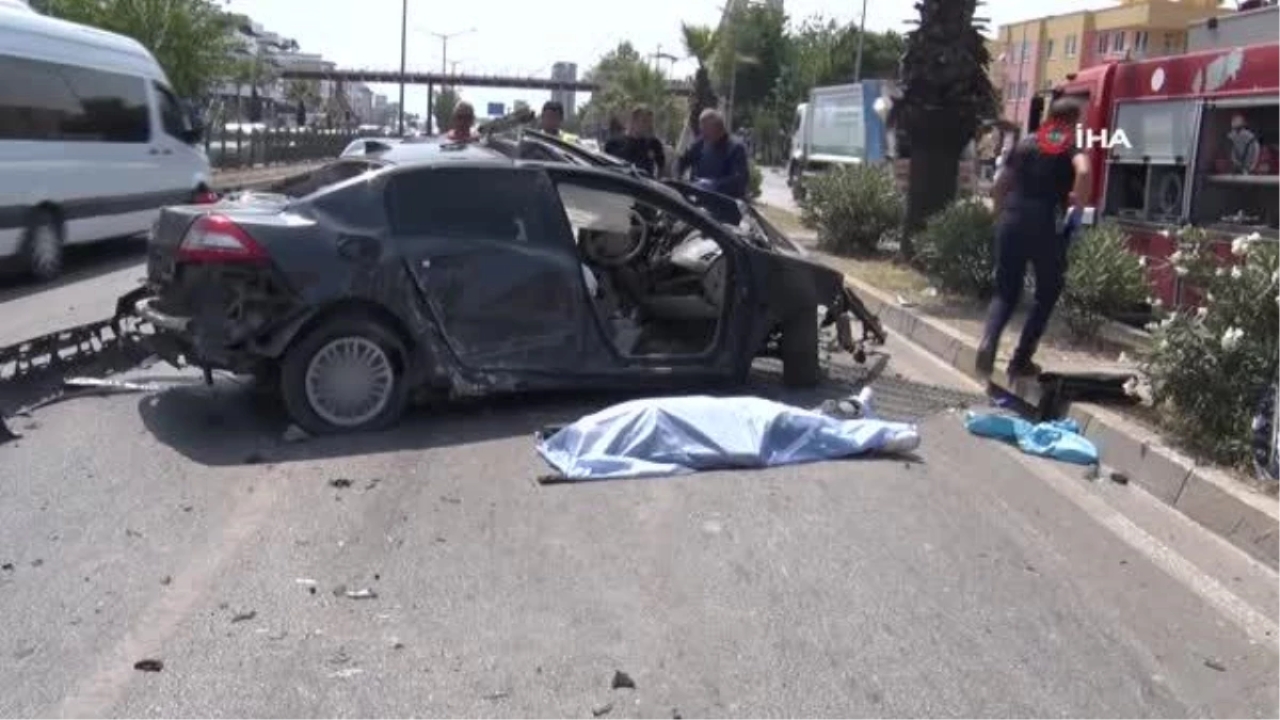 Antalya'da feci kaza: Kontrolden çıkan otomobil karşı şeritteki otomobille çarpıştı: 2 ölü, 3 yaralı