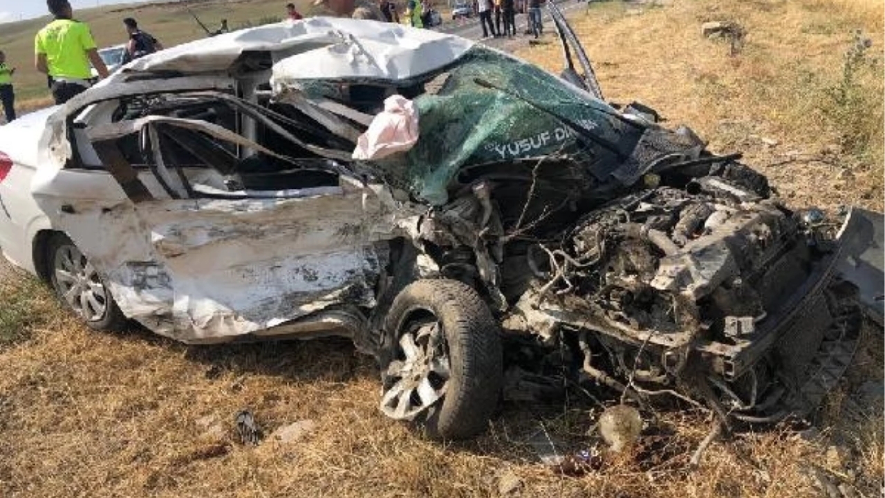 Elazığ'da cip ile otomobil çarpıştı: Karı-koca öldü, 4 kişi yaralandı