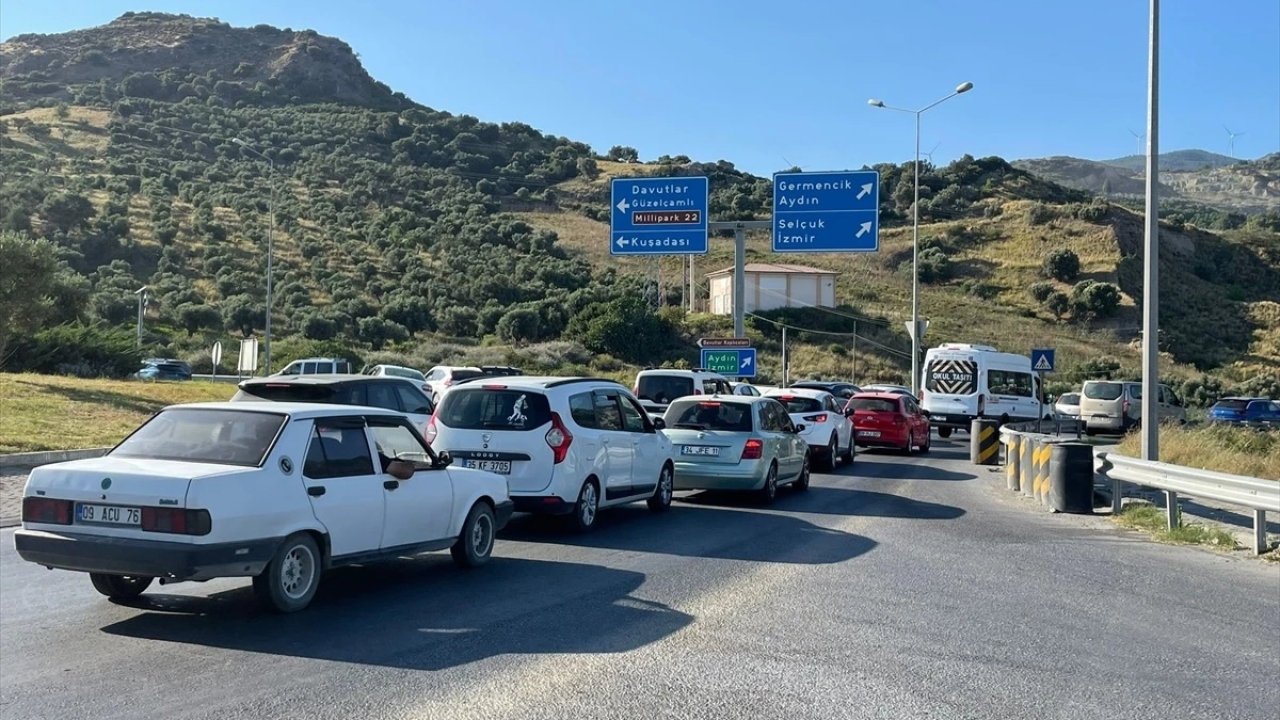 Dönüşe geçen tatilciler Söke'de trafik yoğunluğu oluşturdu