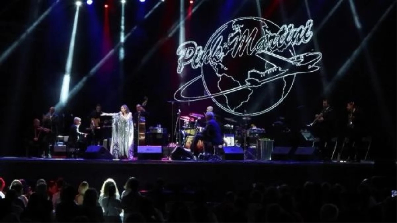 Pink Martini İstanbul'da Konser Verdi