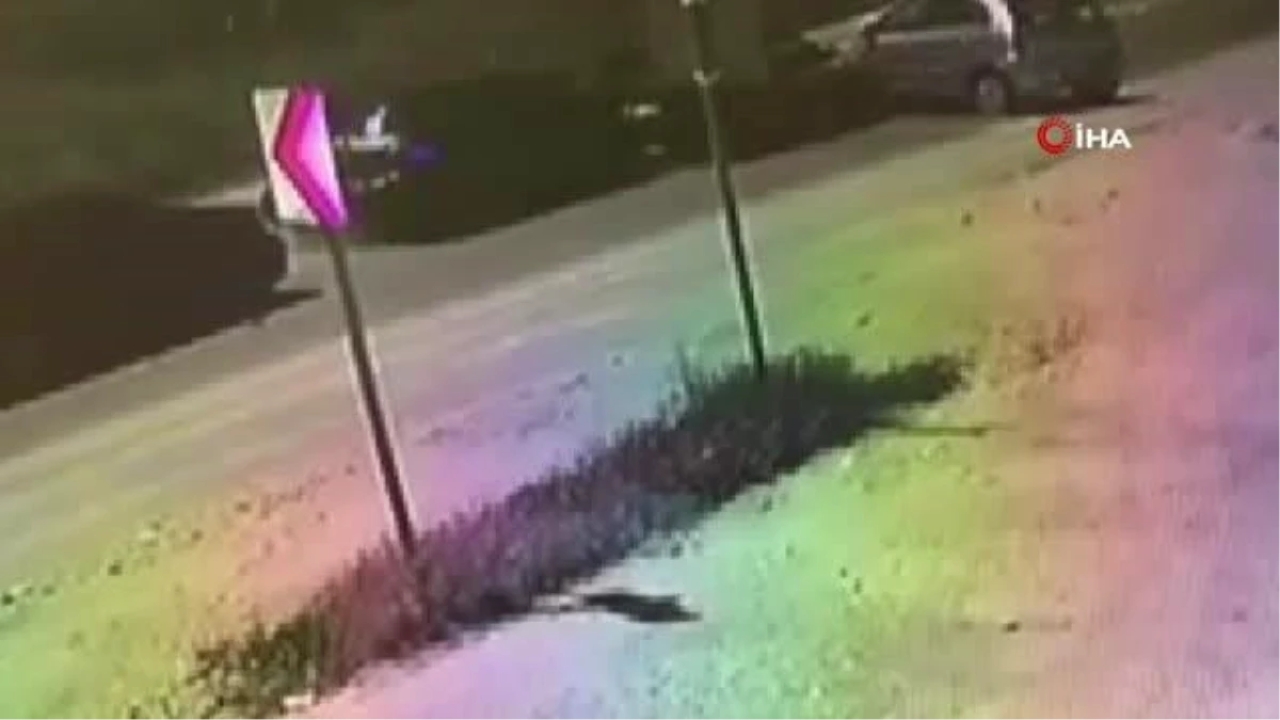 Hatalı U dönüşü zincirleme kazaya neden oldu: O anlar kamerada